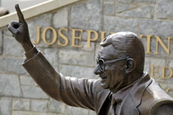 joe paterno statue